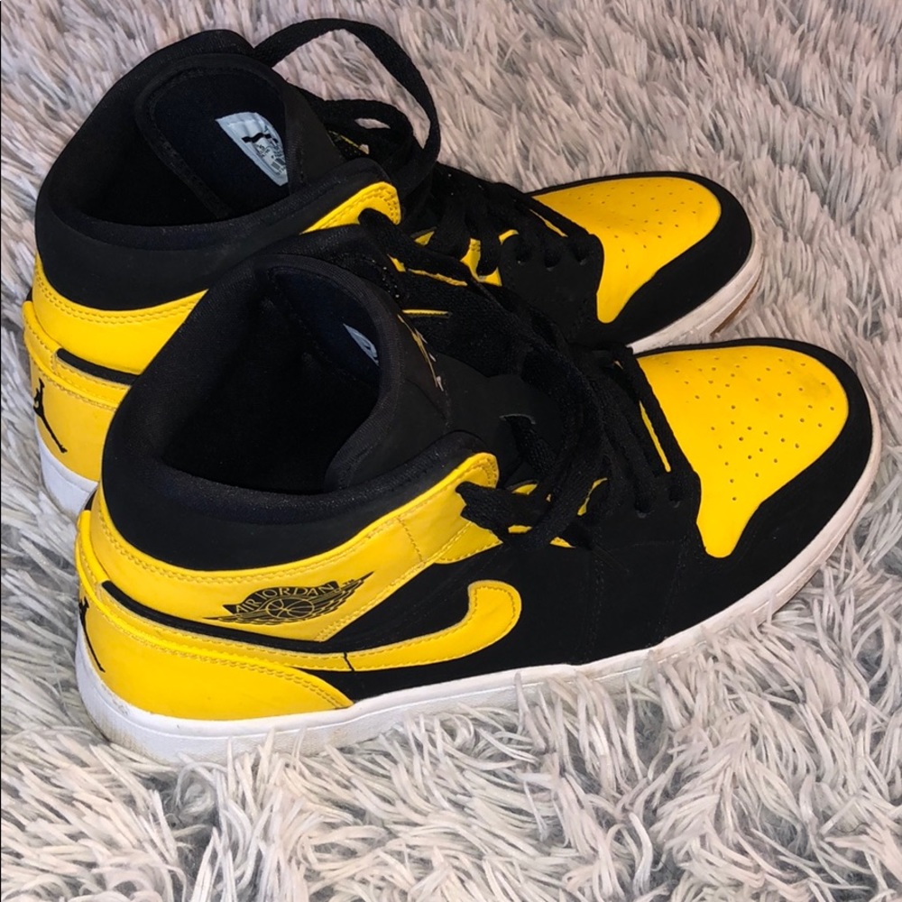 Mens Air Jordan 1 Mid Se Black Tour Yellow